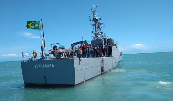 Navio da Marinha chega ao Piauí para remover manchas de óleo
